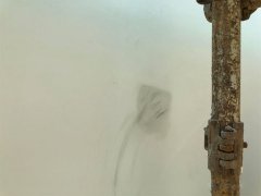 �≦��̼��ʩ�������Xһƽ����ʯ���c�≦��̼���Ă���