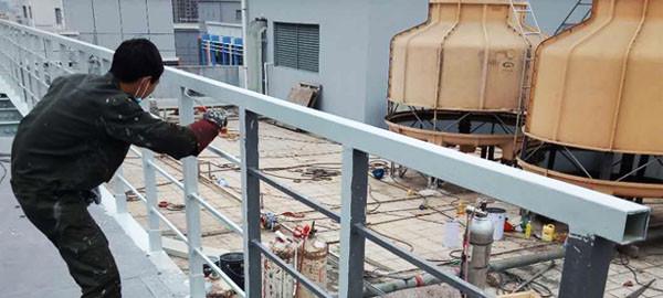 金屬欄桿使用丙烯酸聚氨酯磁漆